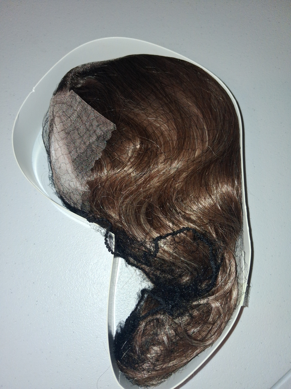 Women's Brown Shoulder Length Wig With Highlight - Chestnut Brown